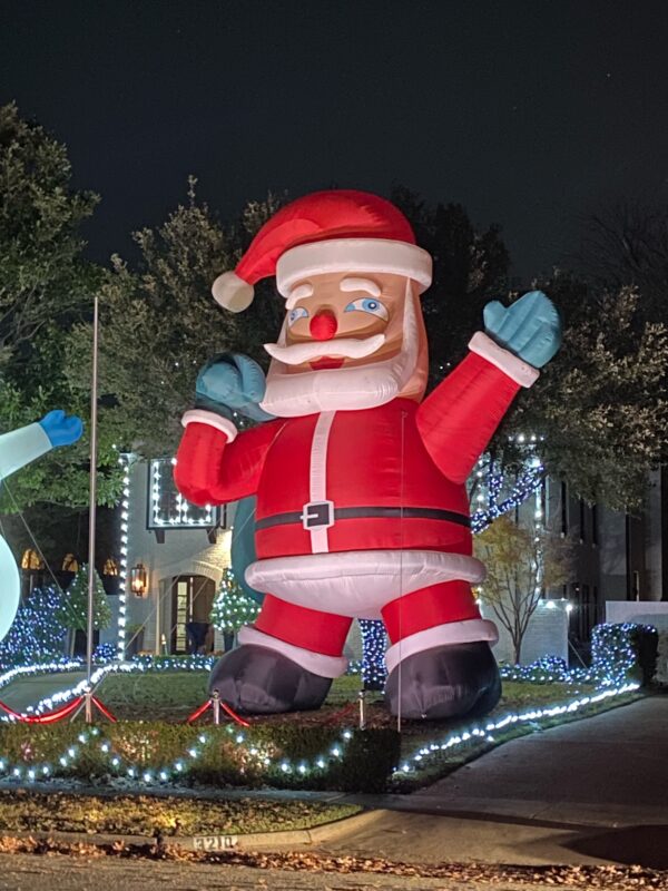 Highland Park Christmas Lights Show 3 Hours. Santa Is 20 Feet Plus Tall.
