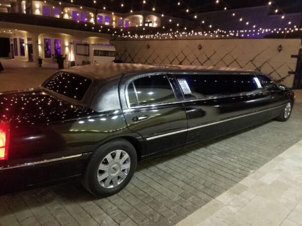 Executive Transportation To DFW Airport & Dallas Love Field From Pecan Square Northlake, Texas. Black Lincoln stretch limousine seats 8-10 passengers.