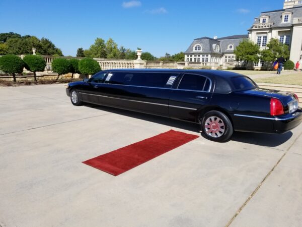 Lake Highlands Dallas Wedding Transportation. 8-10 Black Lincoln Stretch Limousine.
