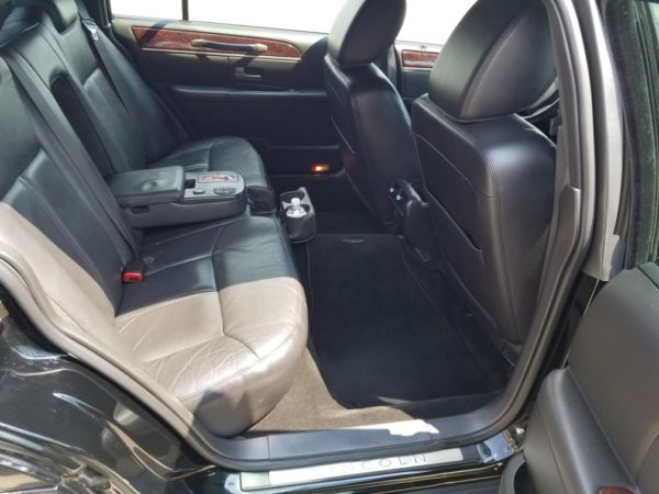 DFW Airport To Aledo, Texas Lincoln Town Car. Large Back Seats For Your Comfort.