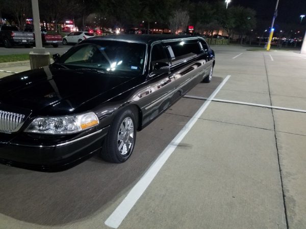 Lincoln Stretch Limo To DFW Airport
